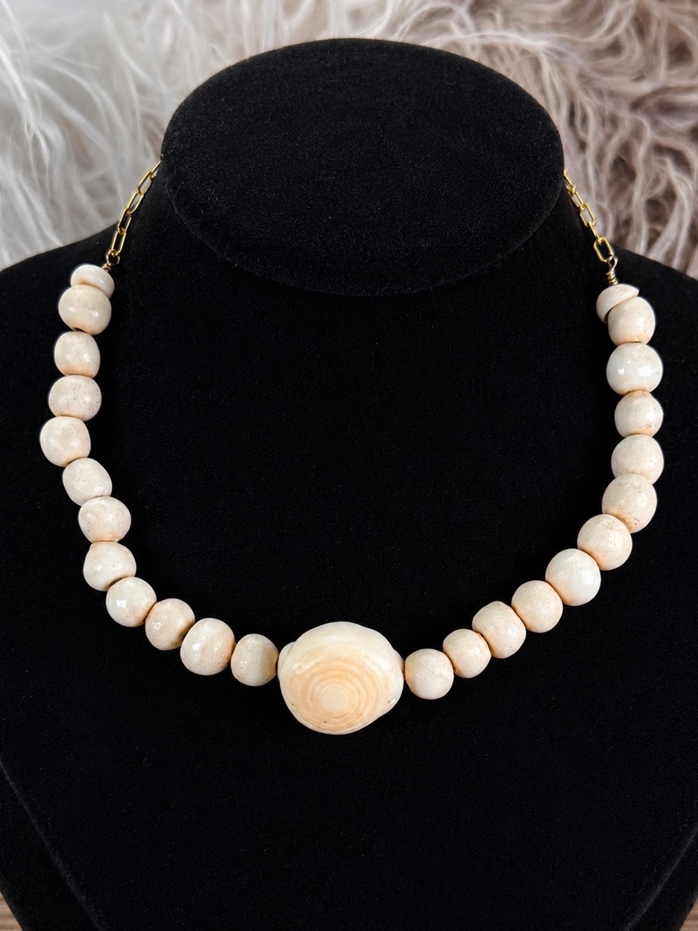 Vintage upcycled island chic shell wired goldtone choker necklace